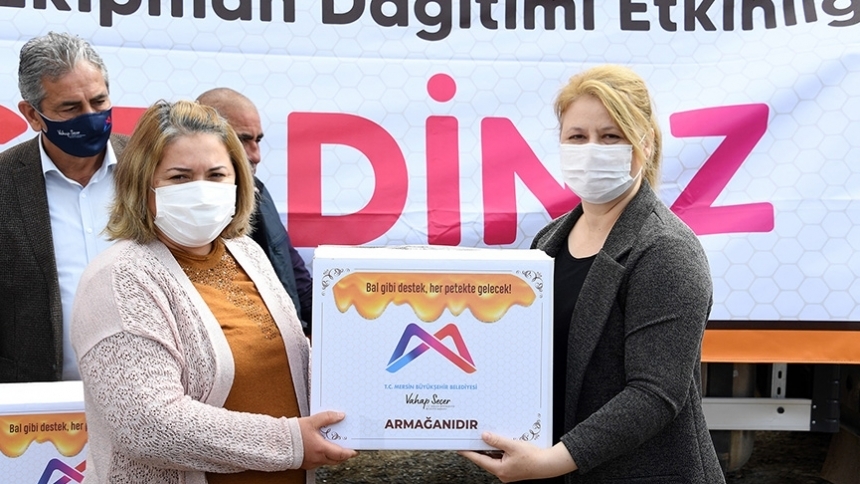 Başkan Seçer'den arıcılara ekipman desteği