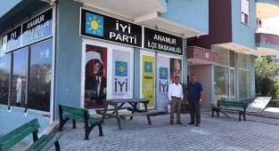 İyi Parti yeni binaya taşındı