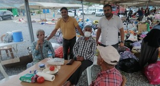 Özdemir yangınzedeleri ziyaret etti