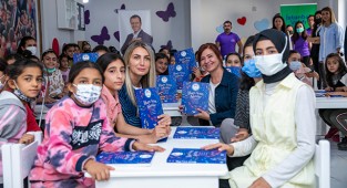 İmamoğlu ve Seçer kız çocuklarıyla buluştu