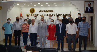 Ticaret Odası'ndan öğrencilere mont yardımı