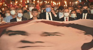 Cumhuriyet Bayramı'nda Yıldızdoğan sahne aldı