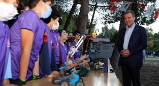 Başkan Seçer, ödül kazanan öğrencilerle buluştu