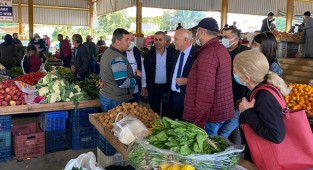 Özdemir: Esnaf, köyümüzün mahallemizin ağabeyleri ablalarıdır