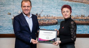 Seçer’den Dilek Yörük’e teşekkür belgesi