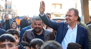 Başkan Seçer'e teşekkür pankartı