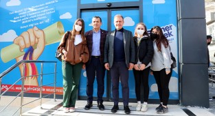 Başkan Seçer, TRT Çukurova radyosuna konuk oldu