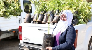 Vahap Seçer'in üreticilere desteği sürüyor