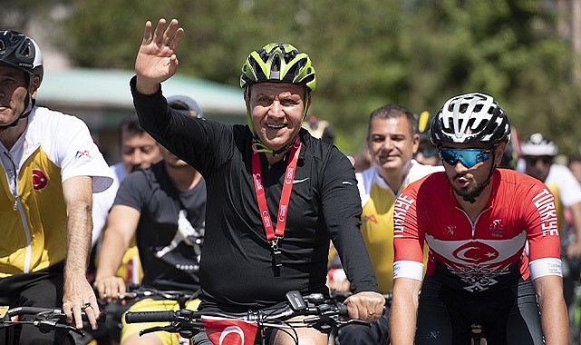 Başkan Seçer bisikletseverlerle pedal çevirdi