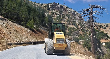 Merkezde ve kırsalda yol çalışmalarına devam