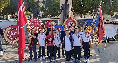 Sınav Koleji'nde Atatürk'ü anma töreni