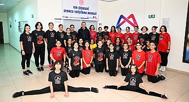 Başkan Seçer, Büyükşehir'in 'Kır Çiçekleri' ile buluştu