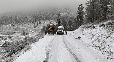 Büyükşehir'in ekipleri yolda kalan araçların imdadına yetişti