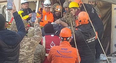 Belediye ekipleri bir aileyi kurtardı