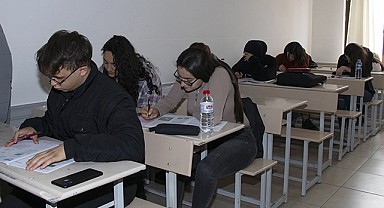 Büyükşehir Belediyesi, depremzede öğrencileri sınava hazırlıyor