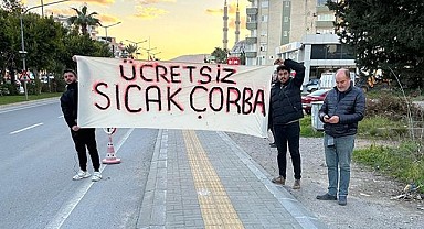 Gençlerden depremzedelere sıcak çorba ikramı