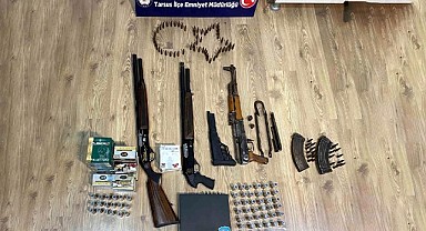 Mersin'de evinde kalaşnikofla yakalandı