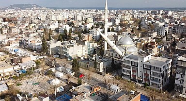 Adıyaman’da minare evin üzerine devrildi