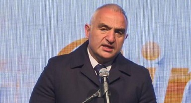 Bakan Ersoy Vakıflar Genel Müdürlüğü iftar programına katıldı