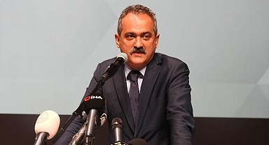 Bakan Özer duyurdu: Öğretmenlerin zorunlu çalışma yükümlülüğü bir yıl ertelendi