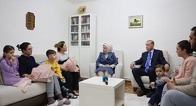 Cumhurbaşkanı Erdoğan'dan depremzede aileye ziyaret