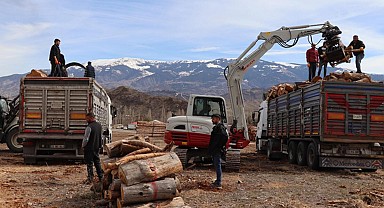 Erzurum'dan depremzedelere 150 ton yakacak odun