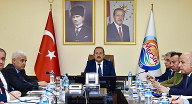Vali Pehlivan, depremzedelere yönelik koordinasyon toplantısı yaptı