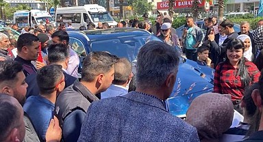 Bakan Nebati Togg'la geldi, vatandaşlar araçtan gözlerini alamadı