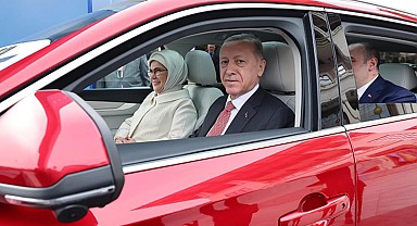 Cumhurbaşkanı Erdoğan Togg'un direksiyonunda! Gülümseten diyalog