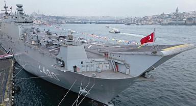TCG Anadolu hatırası... Dev savaş gemisi vatandaşlara açıldı