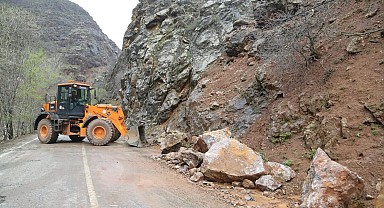 Tunceli’de sağanak nedeniyle kapanan Ovacık yolu açıldı