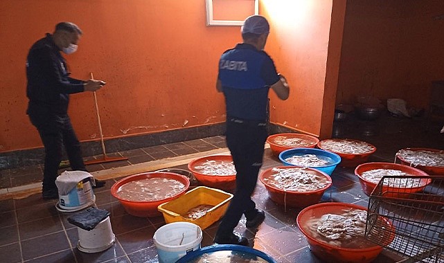 Yenişehir Belediyesi'nden kaçak sakatat deposuna baskın