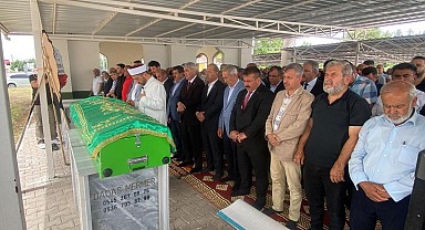 AK Parti'li meclis üyesinin kazada ölen kızı, toprağa verildi