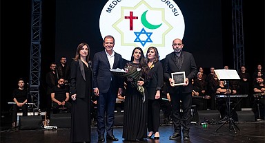 Başkan Seçer ve Meral Seçer Medeniyetler Korosu’nun konserine katıldı