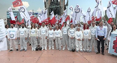 Beyoğlu Taksim Meydanı’na gelen sendika üyeleri çelenk bırakıp basın açıklaması yaptı