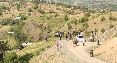 Diyarbakır'da minibüs şarampole devrildi: 2 ölü, 13 yaralı