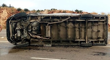 Mersin'de yolcu minibüsü devrildi: 7 yaralı