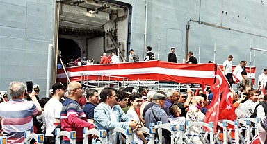 ‘TCG Anadolu’da İzmir kuyruğu