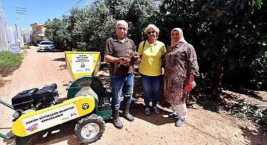 Büyükşehir'den muz üreticisine dal parçalama makinesi desteği