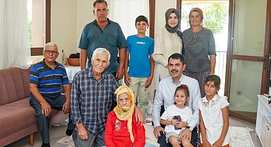 AK Partili vekil Kurum, Manavgat yangınında evi hasar gören çifti unutmadı