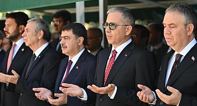 Bakan Yerlikaya 15 Temmuz Şehitliği'ndeki anma törenine katıldı