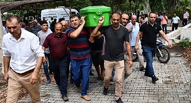Denizde boğulan kız kardeşler son yolculuklarına uğurlandı
