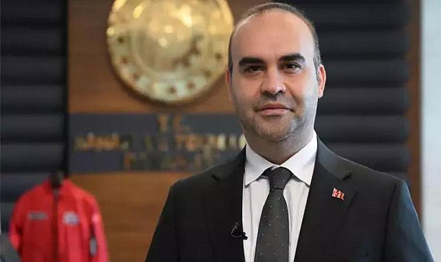 Bakan Kacır: Ay'a gidecek araçta milli hibrit motoru kullanacağız