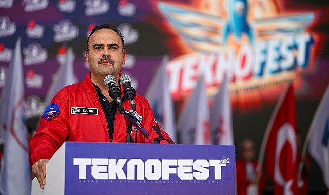 İzmir'de TEKNOFEST heyecanı... Bakan Kacır: Türkiye, dijital dönüşümün lideri olacak.