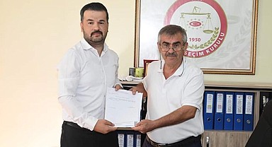 MHP İlçe Başkanı Mehmet Yayla mazbatasını aldı