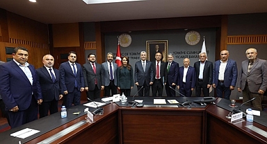 Ticaret Bakanı Bolat, muz üreticilerinin sorunlarını dinledi