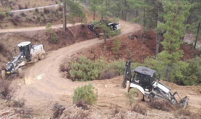 Anamur Belediyesi kırsal yollarda onarım çalışmalarını sürdürüyor