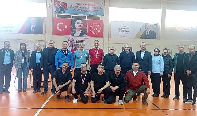 Anamur'da Polis Haftası'nda emniyet personeline masa tenisi turnuvası