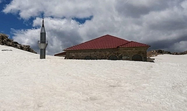 Kaşpazarı Yaylası Camii kar altında