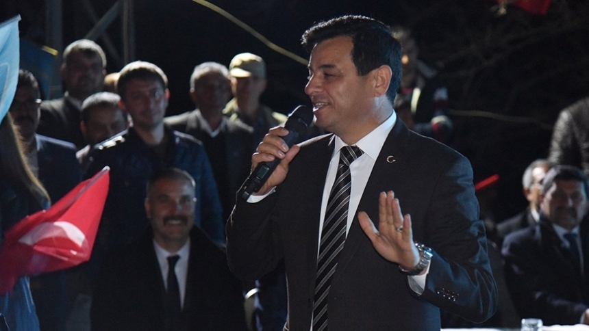 Başkan Türe’den miting gibi toplantı
